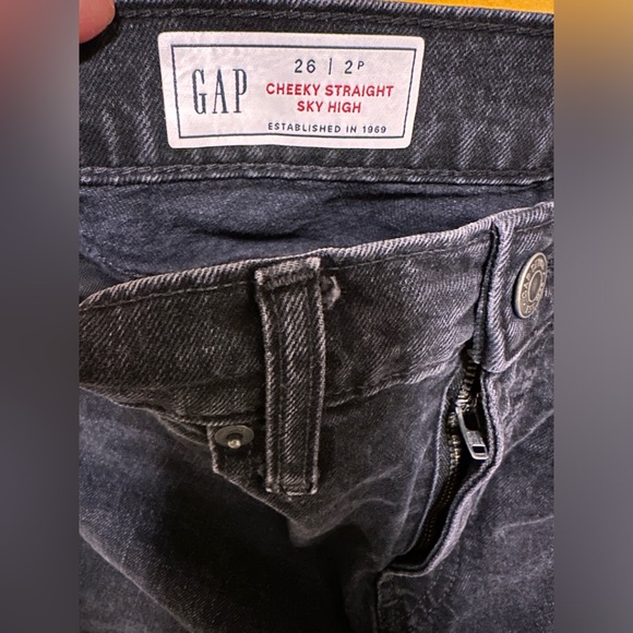 Gap | Cheeky Straight Sky High Jeans | 26 Petite (2P) - Picture 5 of 9